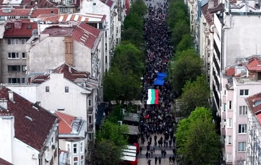 Хиляди на шествие в София под надлов „Силна България в силна Европа“