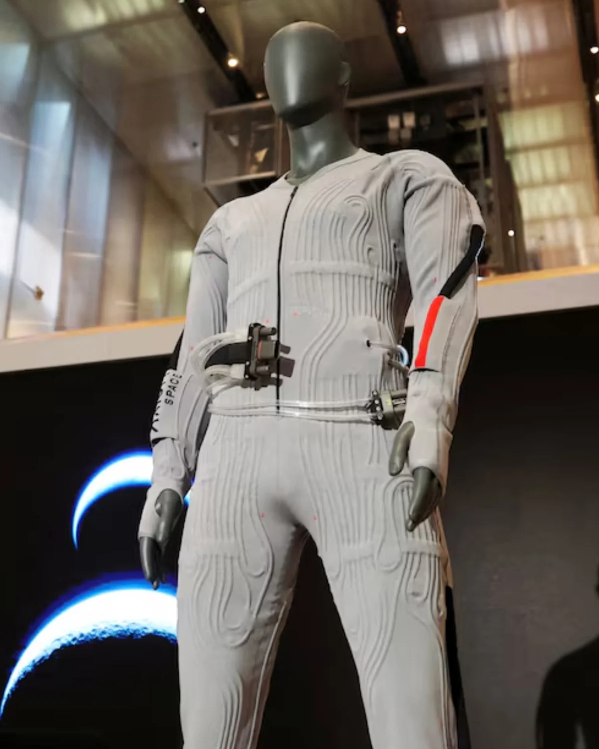 Prada създаде облекло за астронавтите на NASA в бъдещите мисии до Луната