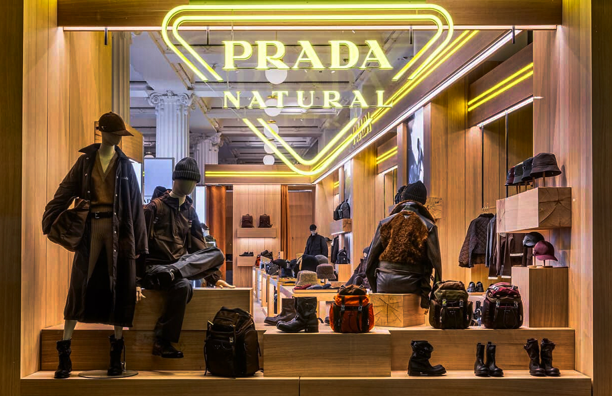 Prada отчете 1% ръст на приходите без резултатите на Versace, но продажбите на Miu Miu се понижават