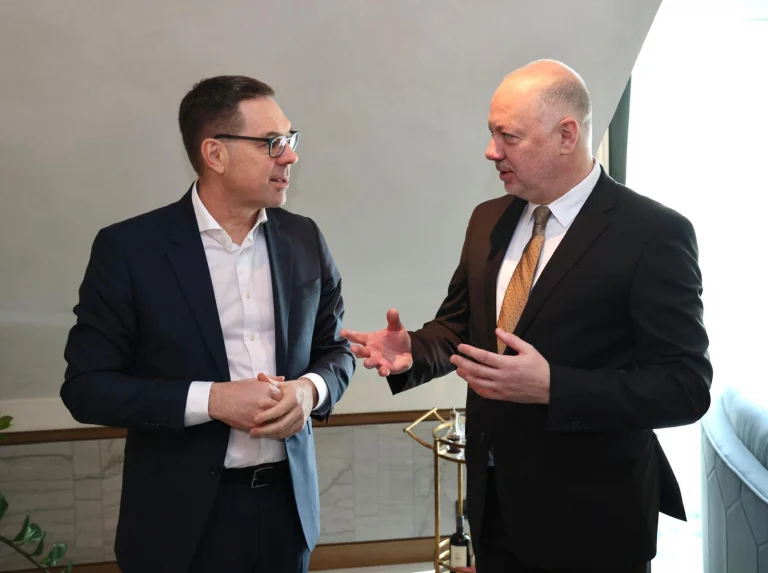 премиер Росен Желязков гл изп директор на Шварц Групе Герд Жарновски