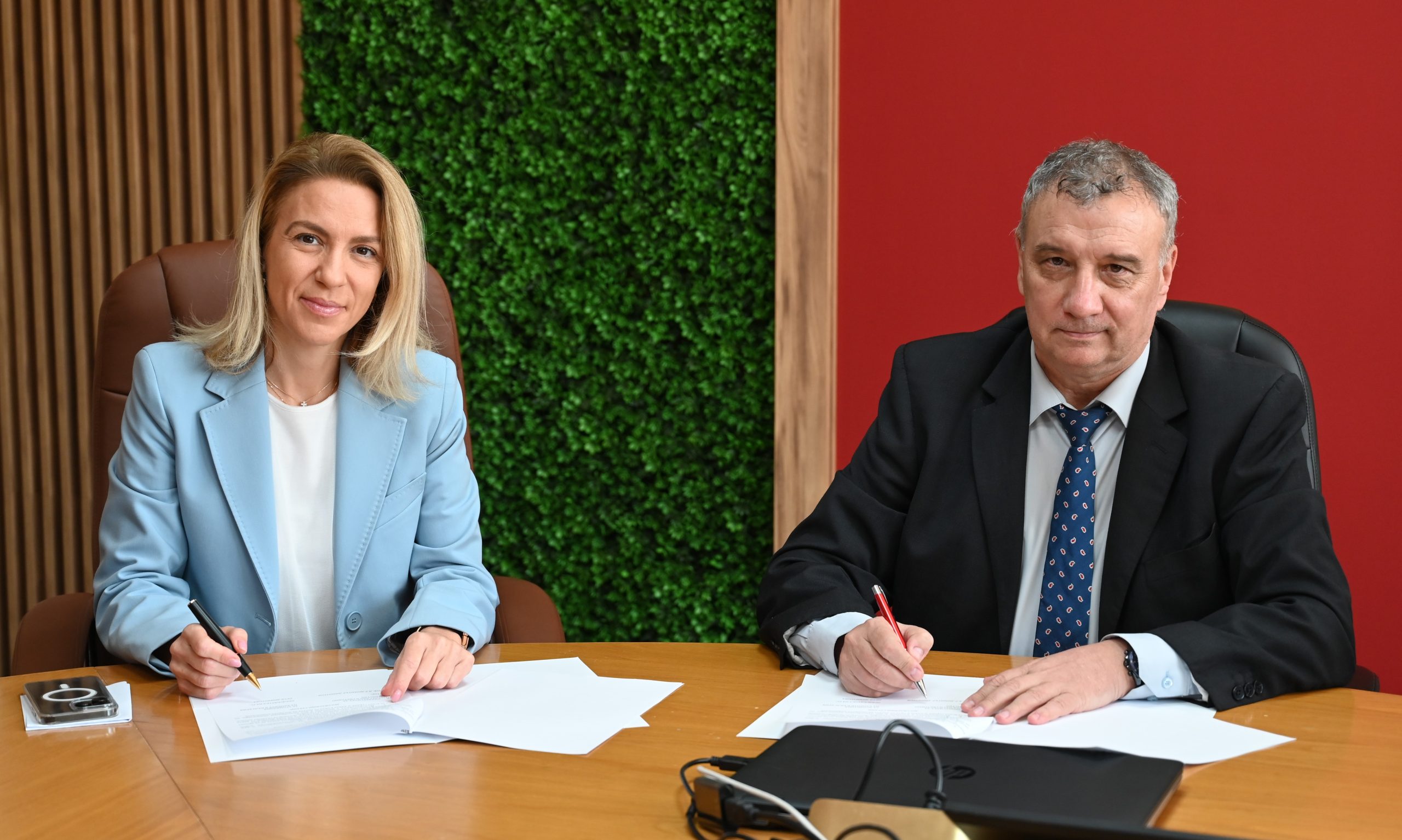 Проф. д-р Димитър Димитров УНСС и Петя Димитрова АББ