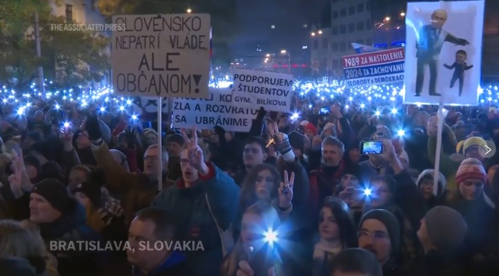 Хиляди протестираха в Словакия срещу правителството на Роберт Фицо