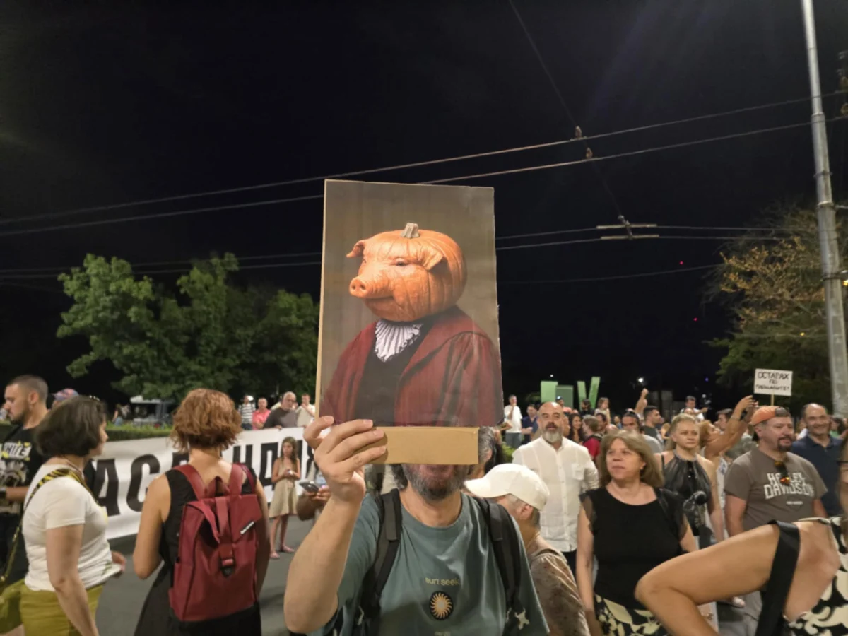 Протестът срещу Борислав Сарафов блокира "Орлов мост" /снимки/ 2