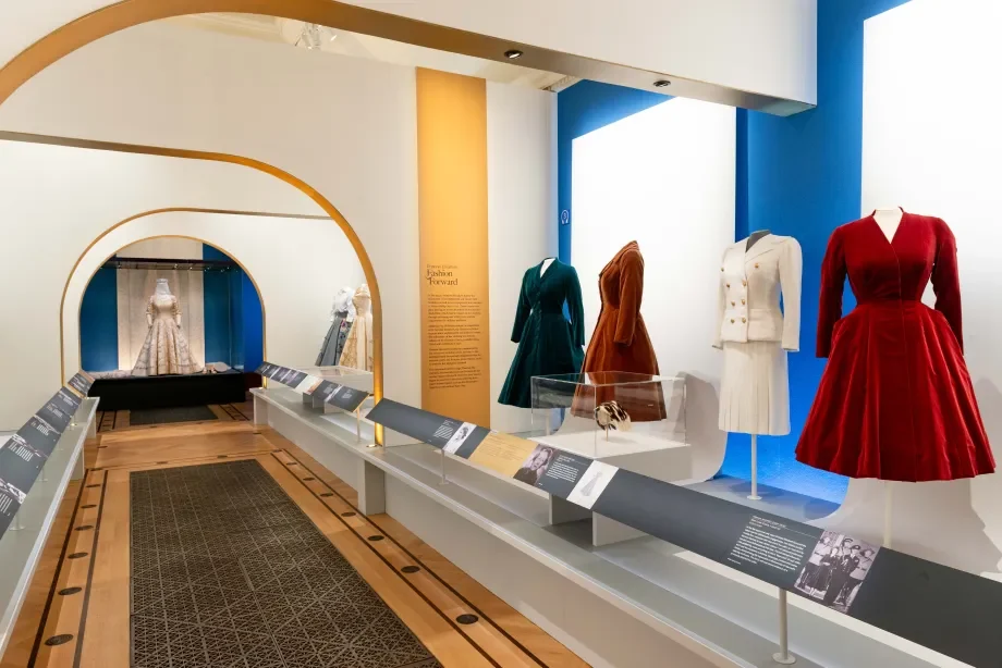 qg queen elizabeth lifeinstyle quick 090426 07.jpg