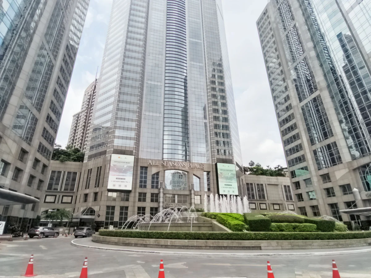 Банкок е най-добрият град в света за работа по време на ваканция през 2026 1 regus bangkok m thai tower all seasons place thailand centre 211 building exterior 1
