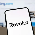 Revolut и Booking.com въвеждат плащания с един клик за туристи