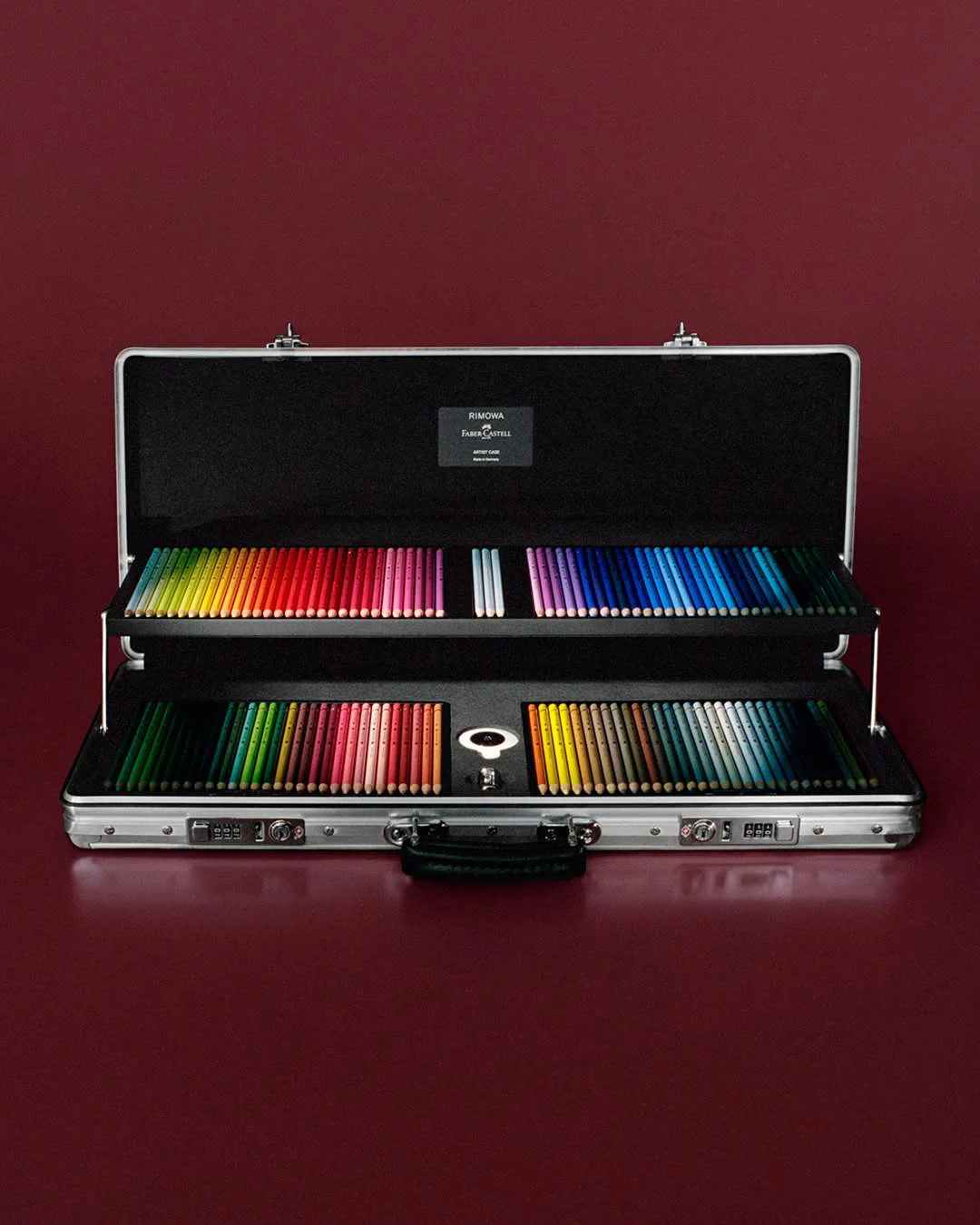 RIMOWA и Faber-Castell създадоха луксозен куфар за художници със 120 молива