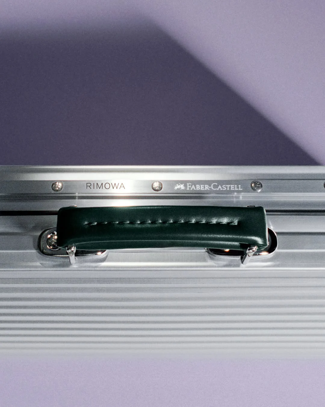 RIMOWA и Faber-Castell създадоха луксозен куфар за художници със 120 молива