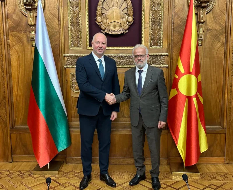 Желязков пристигна в Рим за участие в конференция за Украйна