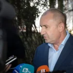 Демокрацията у нас е фасада, правителството е декор на Пеевски и Борисов, заяви Радев