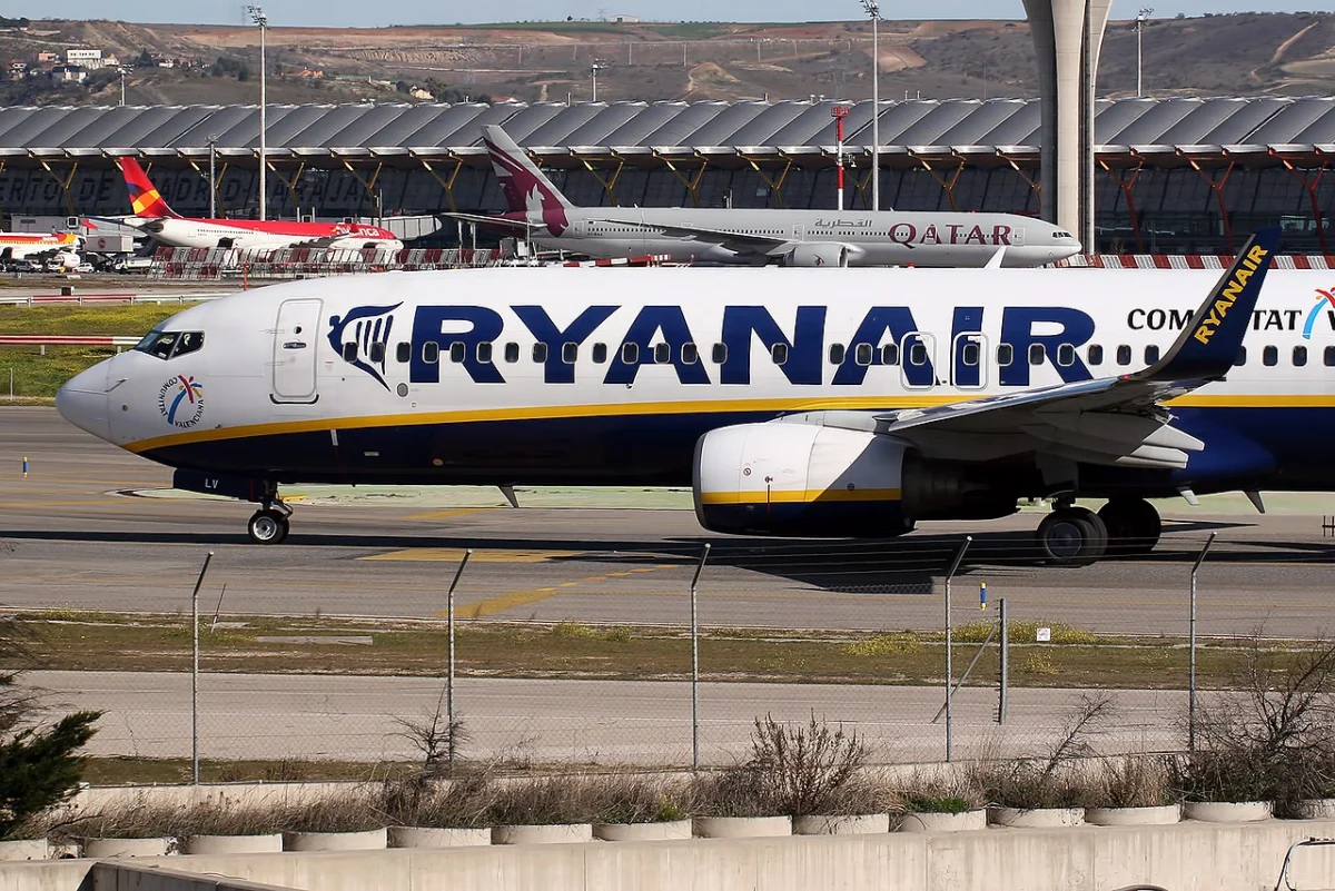 ryanair boeing 737 8as na letisthe madrid barahas