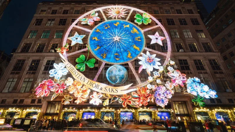 Американският търговец на луксозни стоки Saks Global Enterprises търси спешно