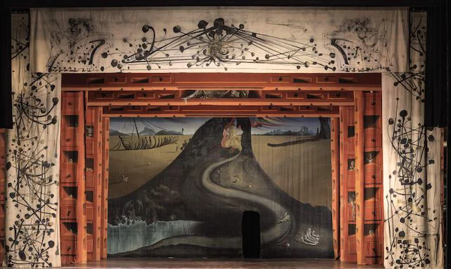 Най-голямата картина на Салвадор Дали отива на търг в Париж