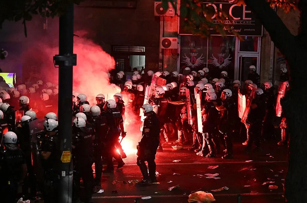 В Сърбия арестуваха 144 участници в протеста "Нека им покажем, че не сме боксова круша" 1 sarbiya protesti policzai