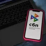 Руснаците се адаптират към живота без SWIFT, използвайки нови платежни инструменти