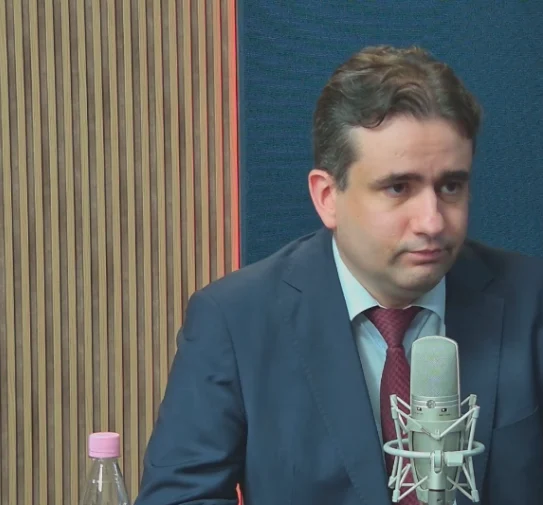 Божанов от ДБ чака отговор: В каква степен рискът от криза с горивата предопредели решението за самолетите в „Безмер“