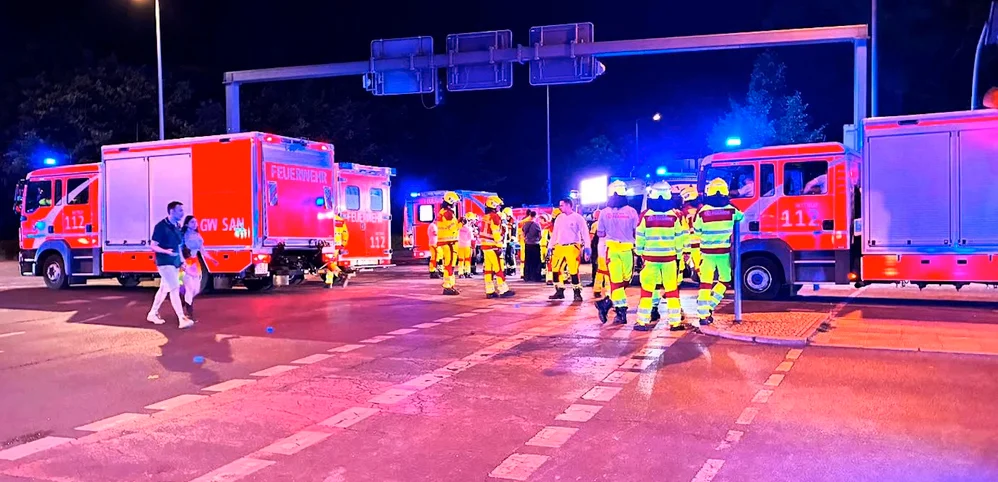 screenshot 2026 07 26 at 09 06 41 csd abgebrochen fahrzeug fahrt im berliner tiergarten in menschenmenge panorama sz.de