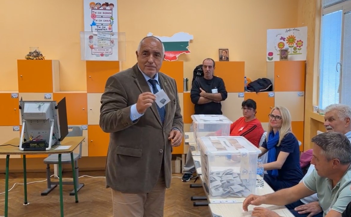 Бойко Борисов заяви, че избирателната активност е ниска, тъй като хората не виждат обединител на нацията