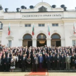 Седмото Велико Народно събрание приема новата Конституция на България 1991 г