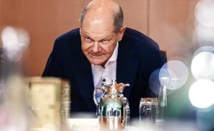 министър