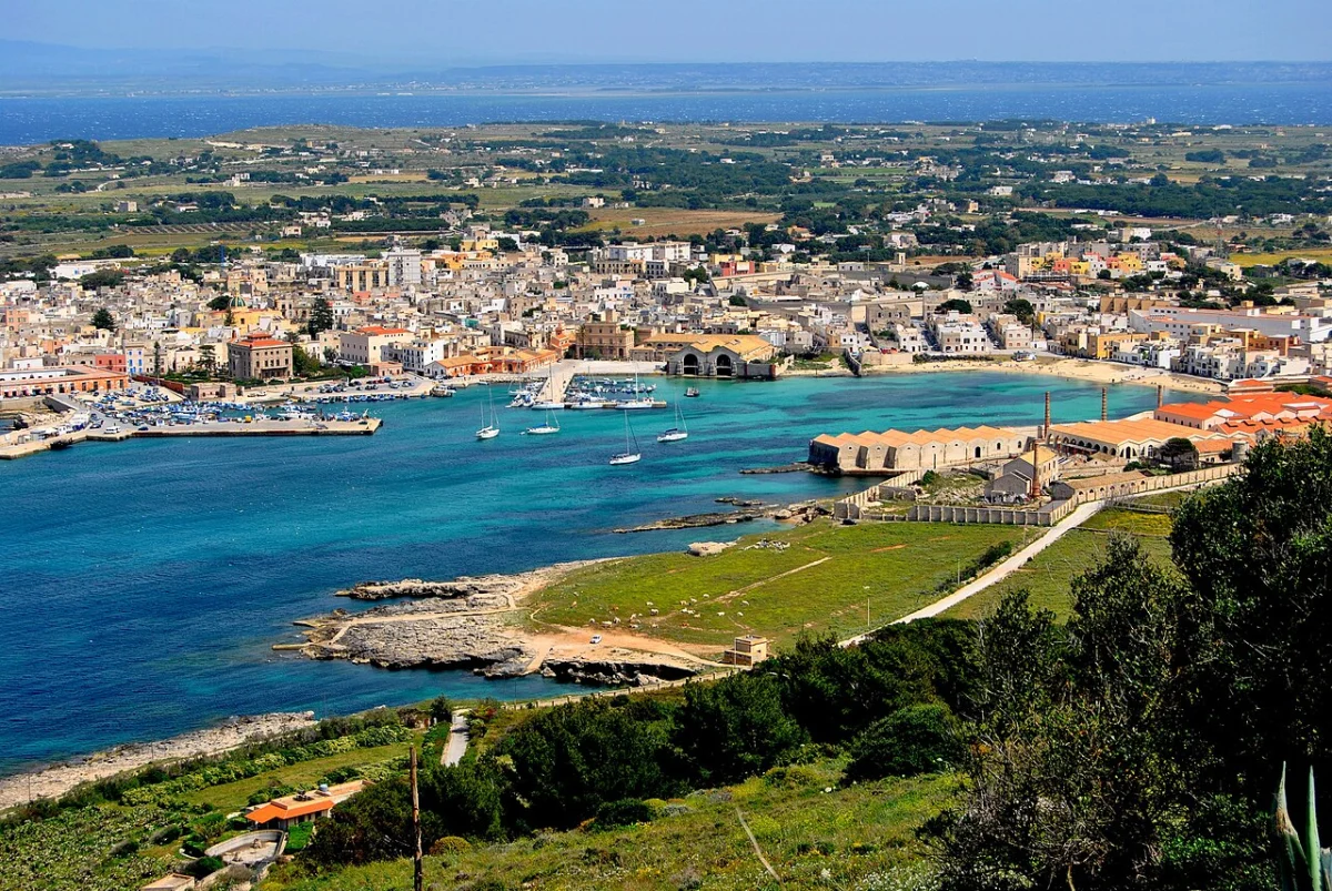 Сицилия Фавиня̀на Favignana