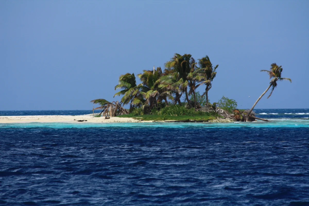 silk caye prosto gorichka nasred moreto