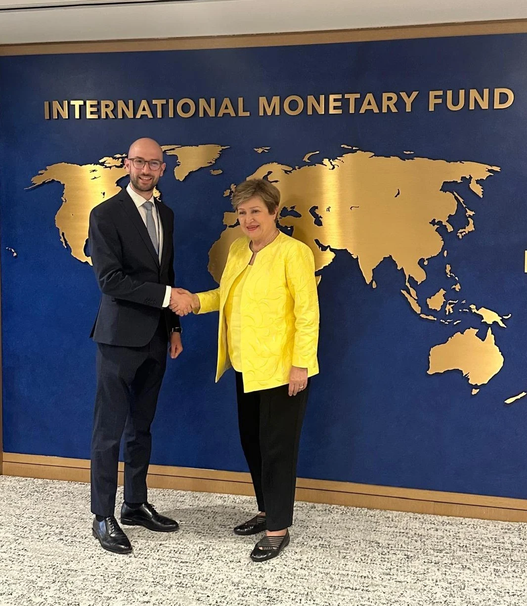 Служебният министър на финансите Георги Клисурски разговаря с Кристалина Георгиева