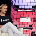 Брокер на яхти съди шефа на Revolut Ник Сторонски за комисионна от 17.5 млн. евро