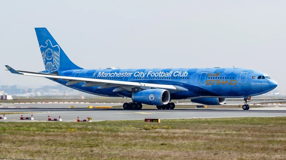 stadionat i flanelkata na manchestar siti sa sponsorirani ot etihad airways ot 2009 g