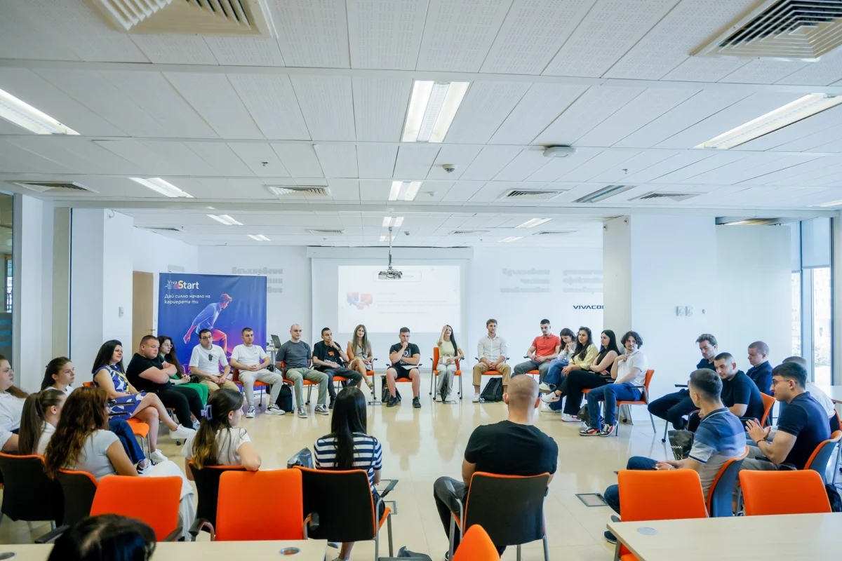 stazhantite se zapoznavat na parviya den ot lyatnata stazhantska programa