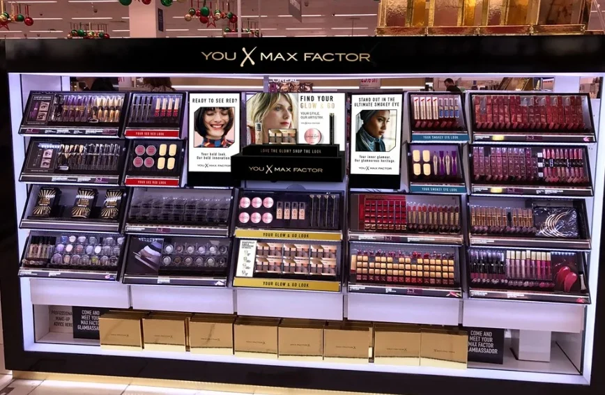 Щанд на Max Factor в наши дни.