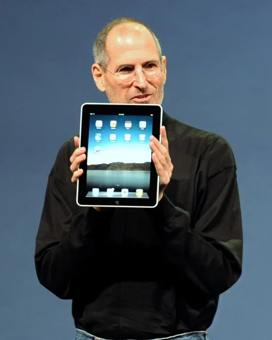 ЦРУ е помогнало на Стив Джобс да стане главен изпълнителен директор на Apple
