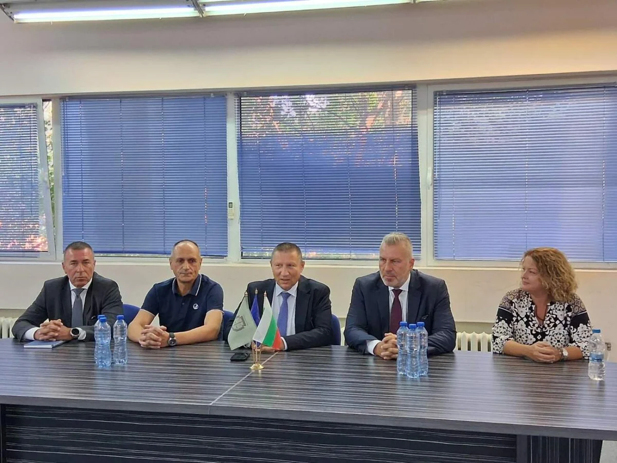 Тихомир Стоев