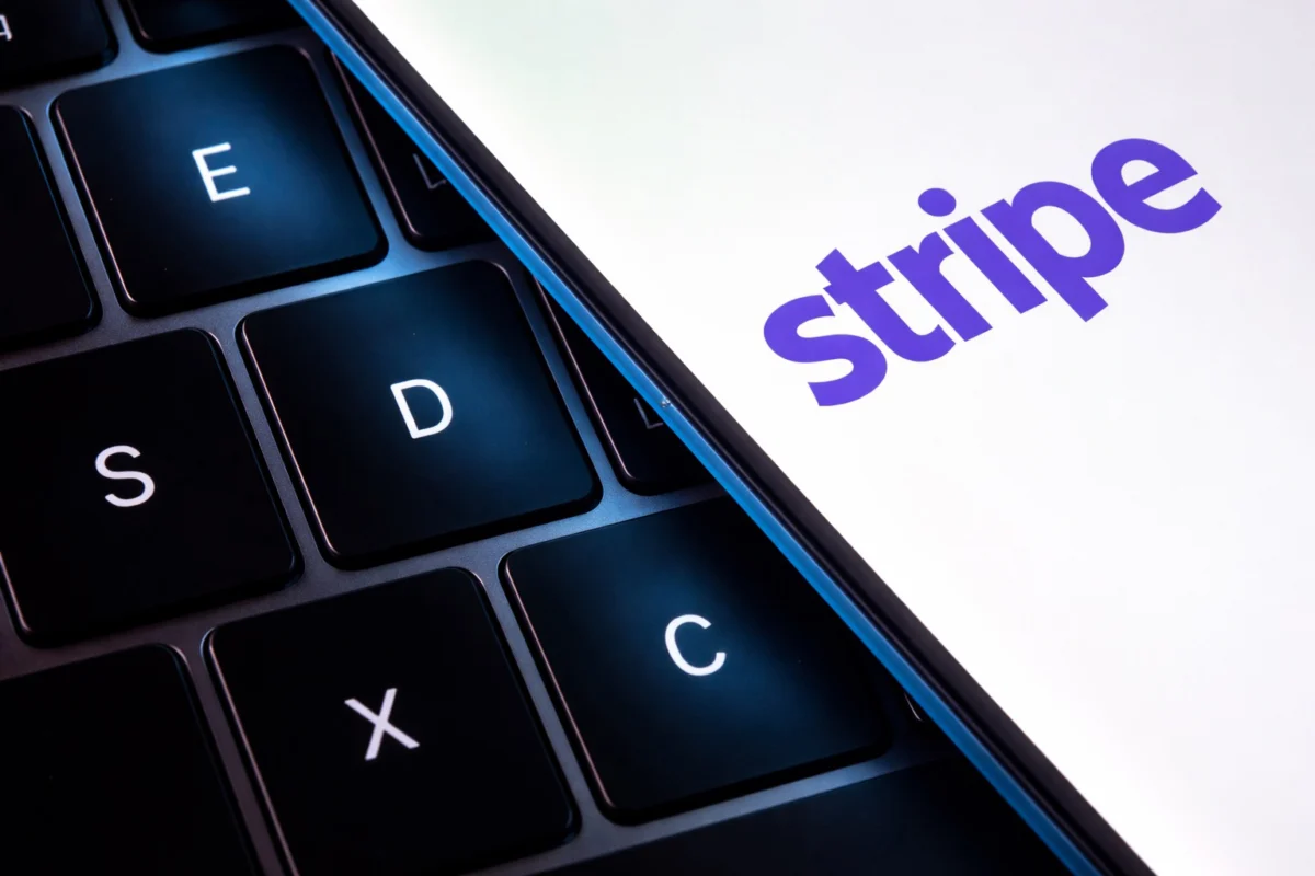 Stripe Inc. обмисля придобиване на PayPal Holdings Inc. или на части от бизнеса ѝ