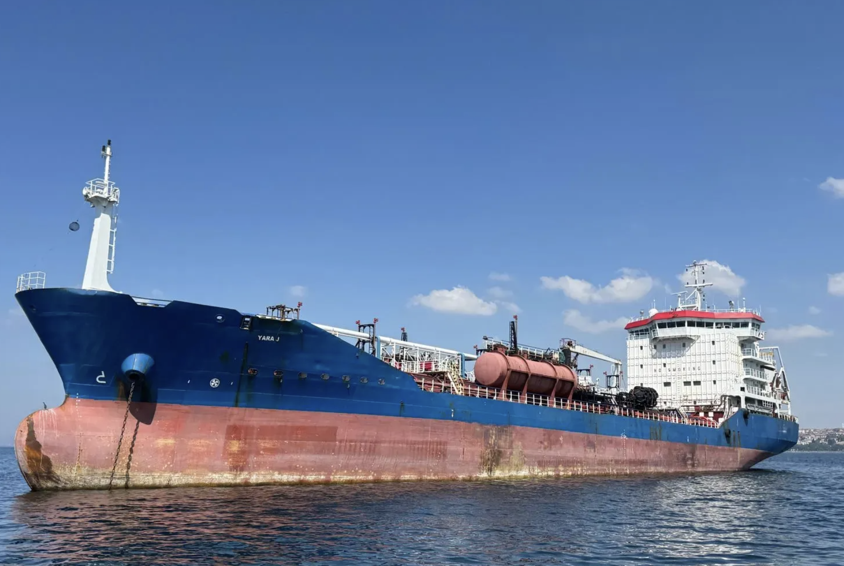 Танкер е ударен от дронове в румънските води на Черно море, на борда е избухнал пожар