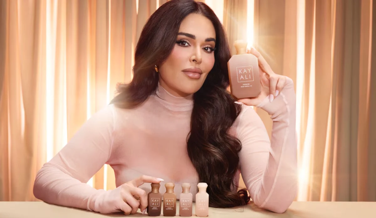 Мона Катан.