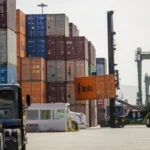 Тръмп предлага нови налози от поне 10%, за да възстанови митническата стена