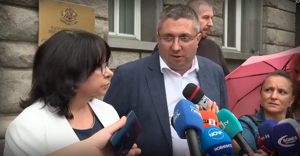 От ГЕРБ-СДС внесоха 9999 подписа в ЦИК за предстоящия вот 1 От ГЕРБ-СДС внесоха 9999 подписа в ЦИК за предстоящия вот