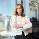 tbi bank добави награди при пазаруване с карта neon в шопинг секцията в приложението