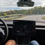 Tesla използва софтуерно решение за физически проблем – нова функция за самопочистване на камерата