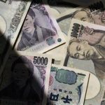 йената остава под натиск в близост до 160 за един долар въпреки вербалните интервенции
