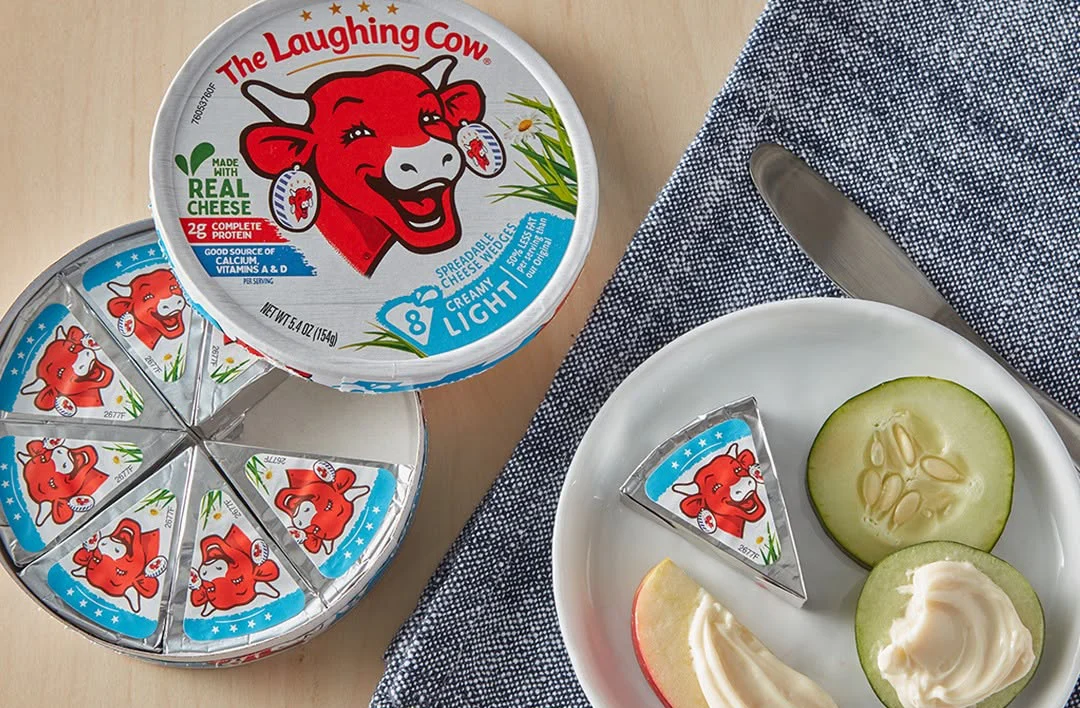 Кравата от сиренето "The Laughing Cow" загуби усмивката си за първи път от 100 години