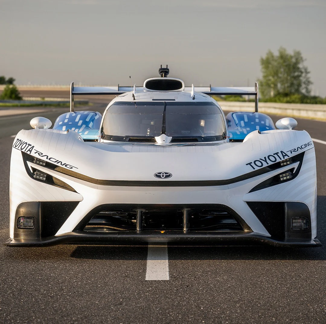 Водородната кола на Toyota излиза на пистата в демонстрации преди Льо Ман 2 Водородната кола на Toyota излиза на пистата в демонстрации преди Льо Ман