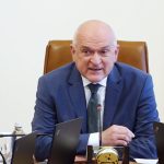 Главчев заяви, че само 2-3 фургона за жителите на село Воден са стари