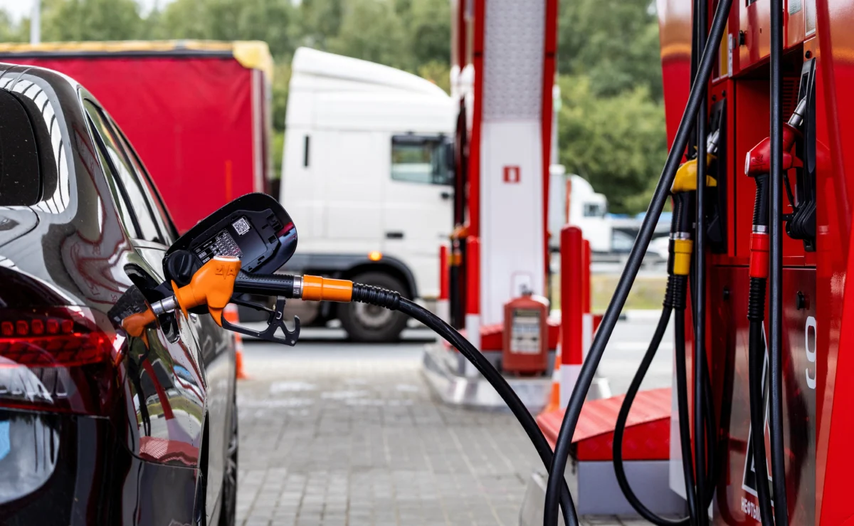 Русия удължи временната забрана за износ на бензин до края