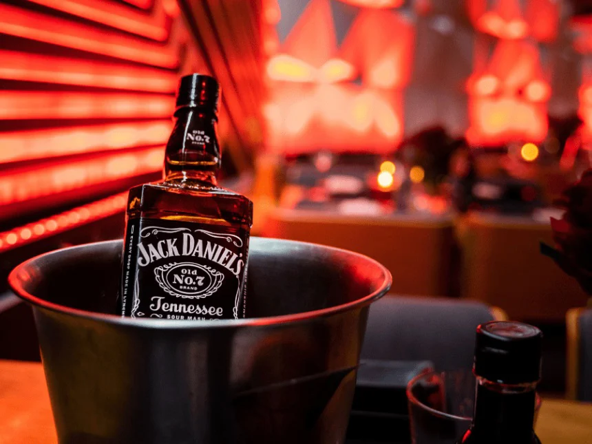 Производителят на Jack Daniel’s обяви спад в продажбите и съкращения на 210 служители