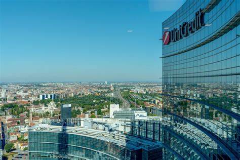 UniCredit започна обратно изкупуване на акции за 1.7 млрд. евро