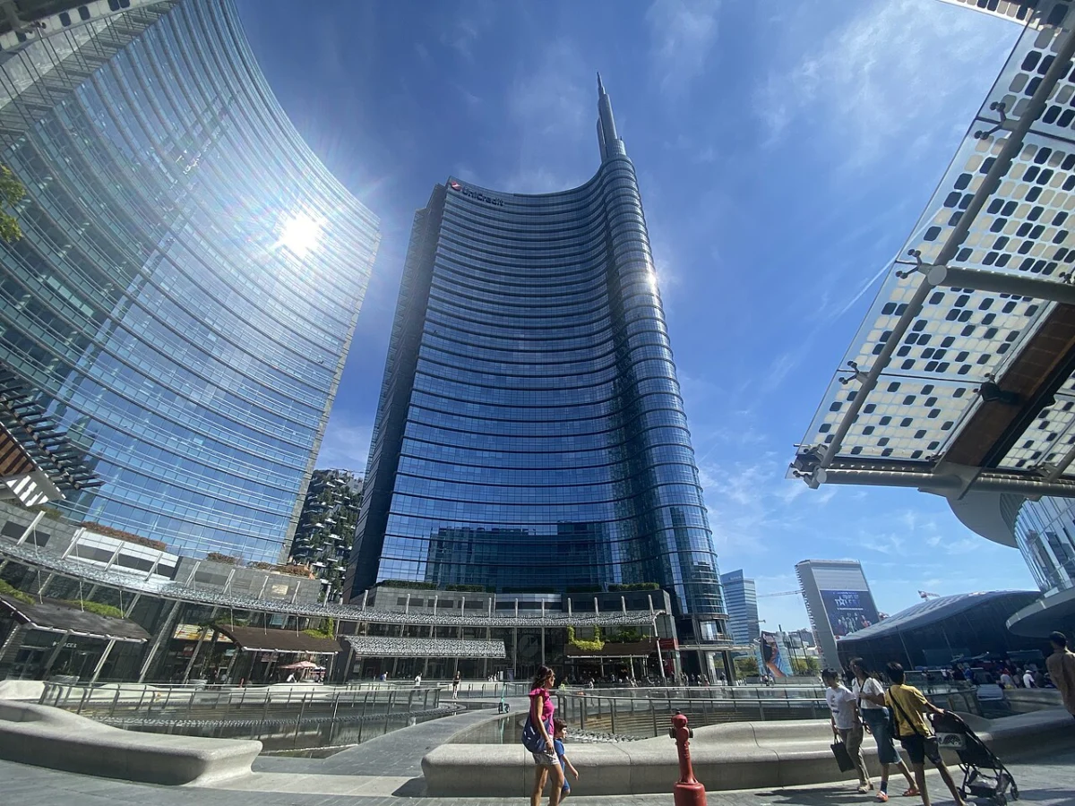 Продажба чрез разделяне: Unicredit Group актуализира плана за излизане от руския си бизнес