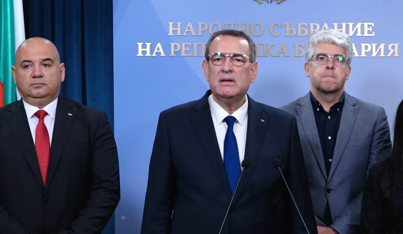 Чакъров призова БСП и ИТН да кажат имат ли зависимости заради провалената комисия за Пеевски