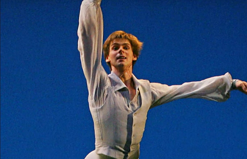 Руски балетист, критик на Путин, пада и загива шкляров